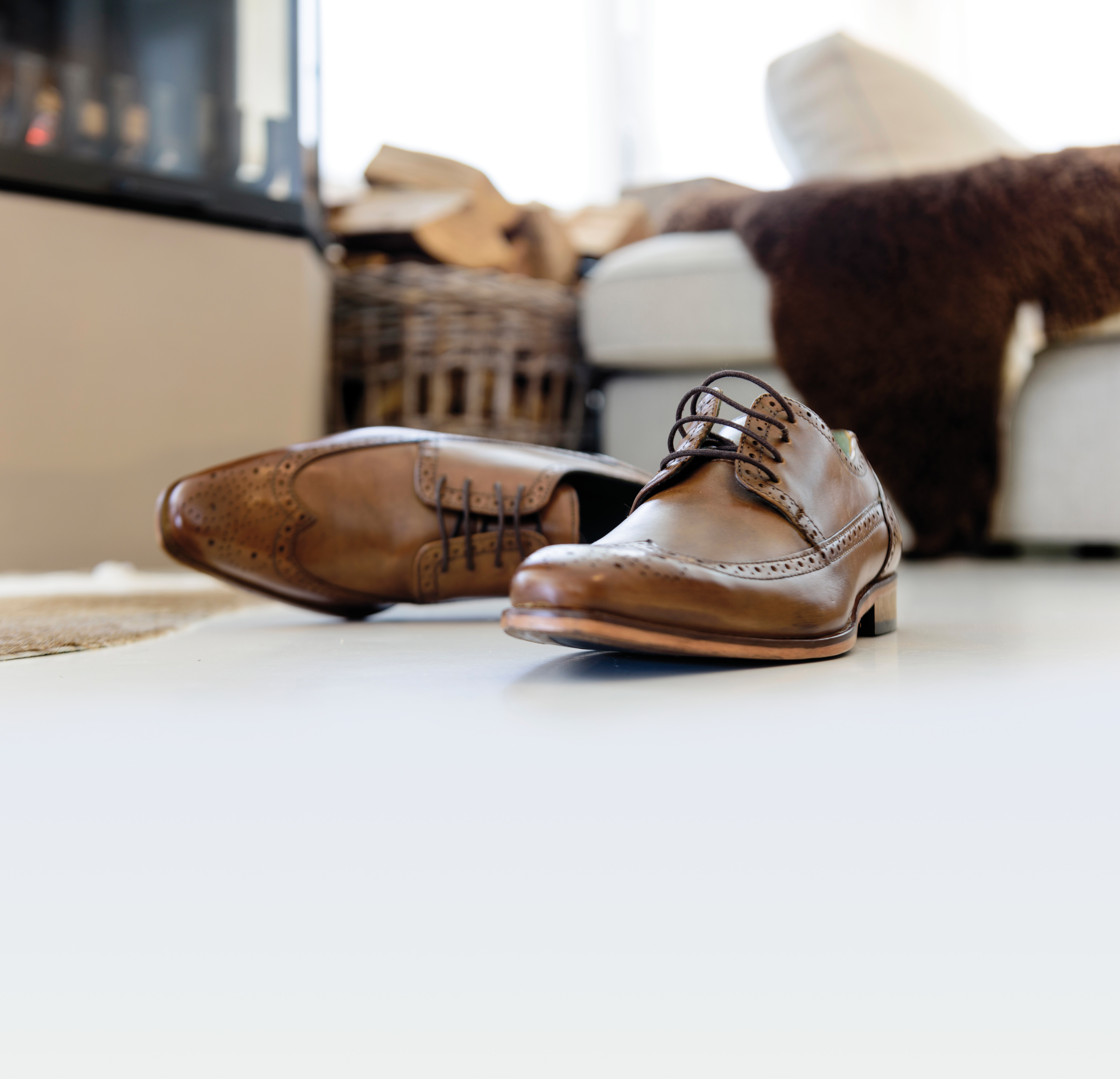 Sika ComfortFloor® white floor with shoes in living room