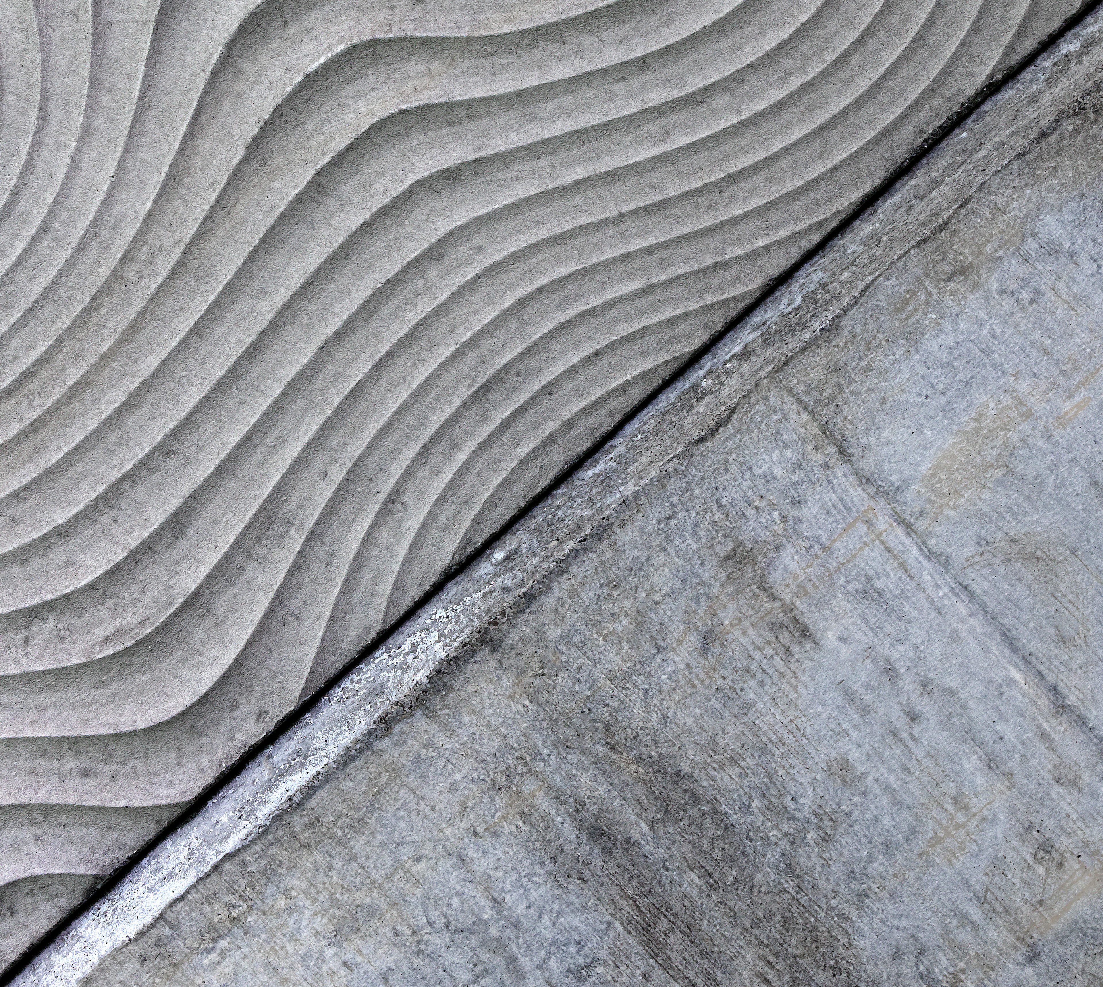 Sika concrete admixtures, such as Sika® ViscoCrete®, help to overcome the impacts of the aggregate situation. concrete wall produced with Sika concrete admixtures